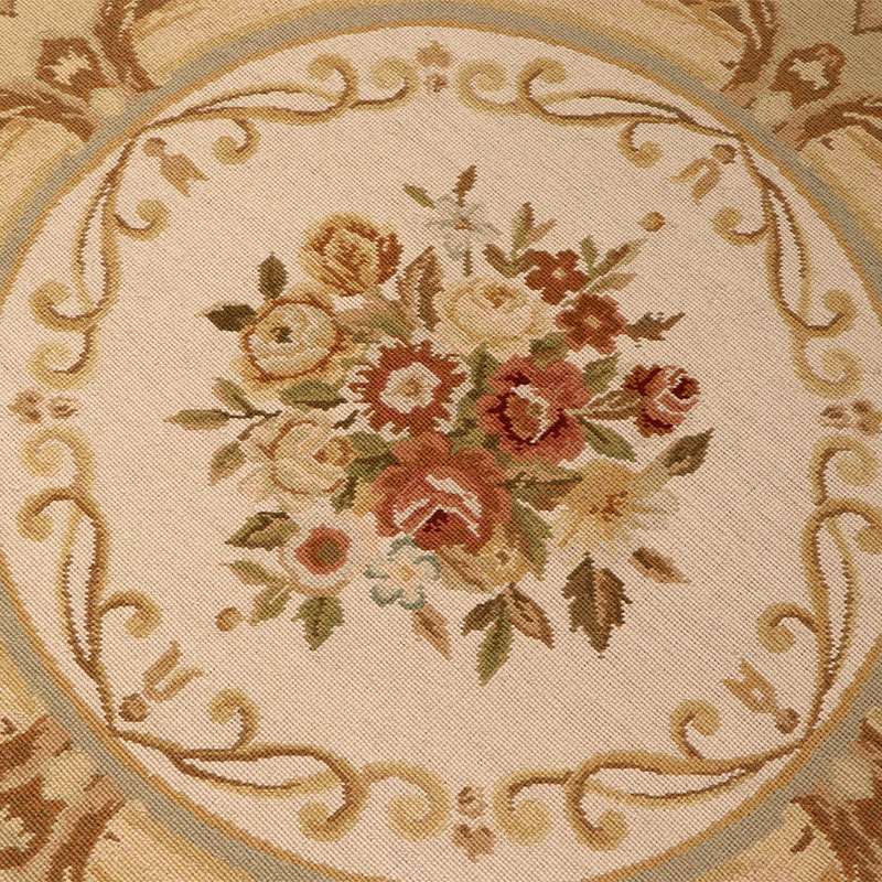 Round Needle Point Bordeaux Rug 190 × 190 cm