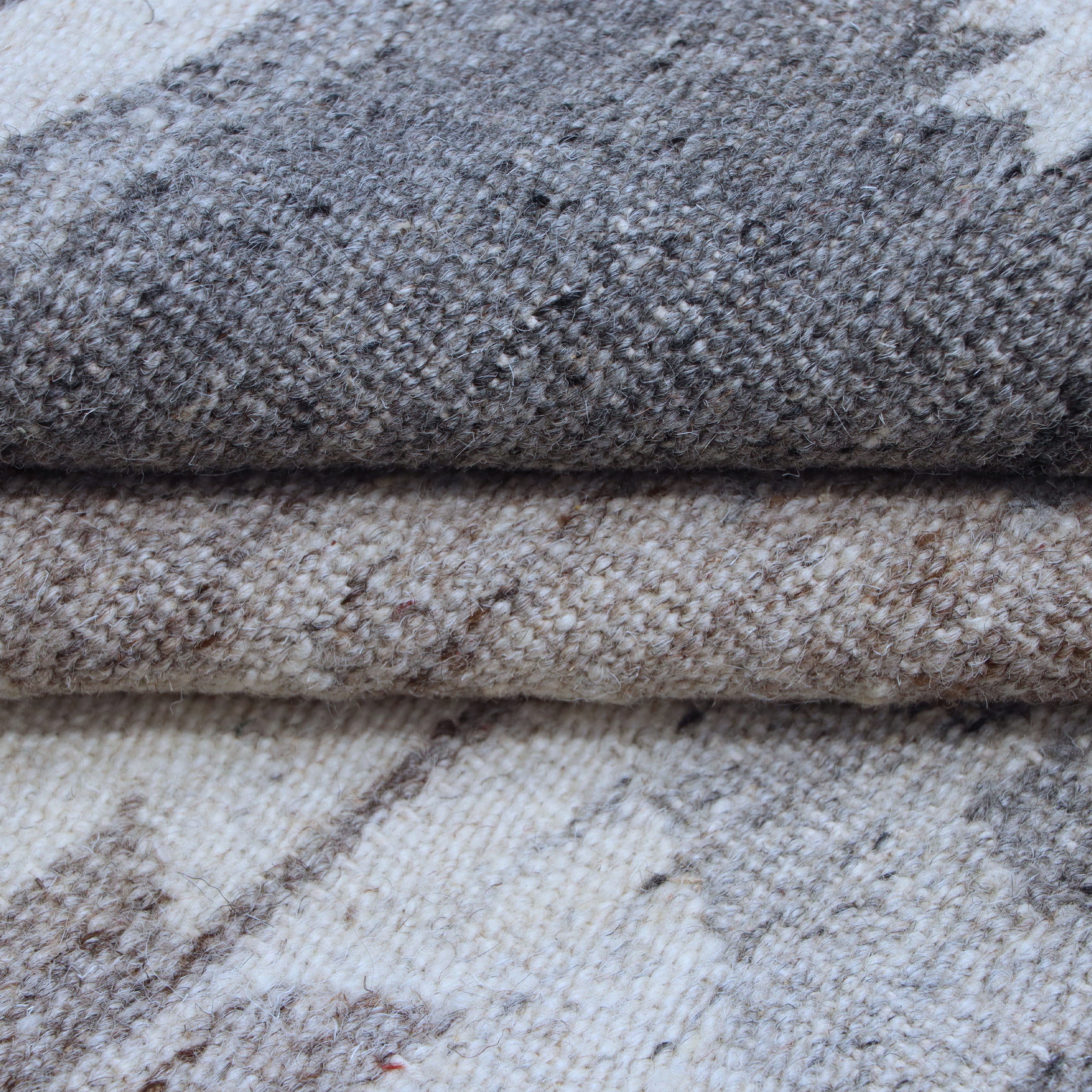 Grey, Ivory & Brown Tribal Geometric Kilim Rug Design 150 × 200 cm