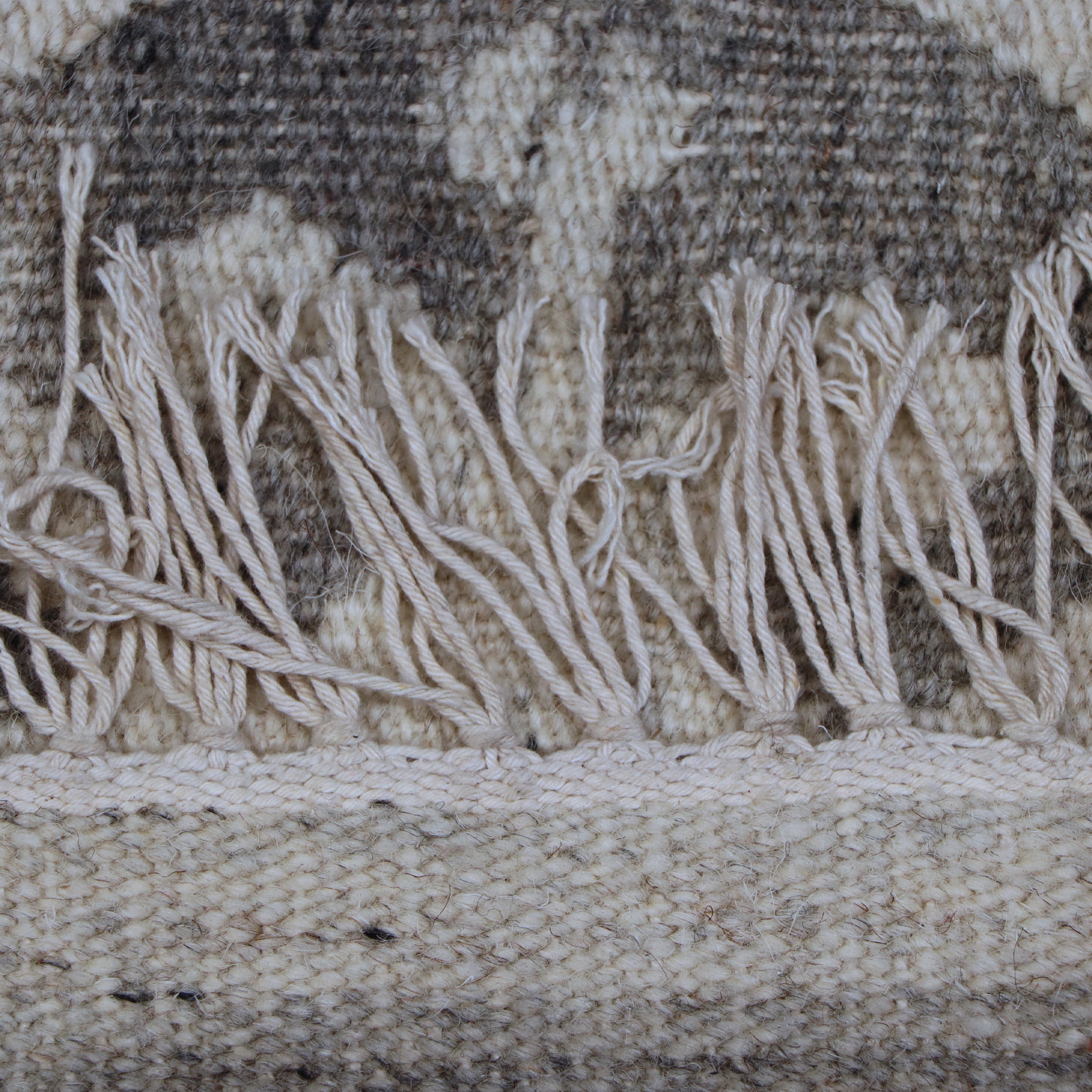 Grey, Ivory & Brown Tribal Geometric Kilim Rug Design 150 × 200 cm