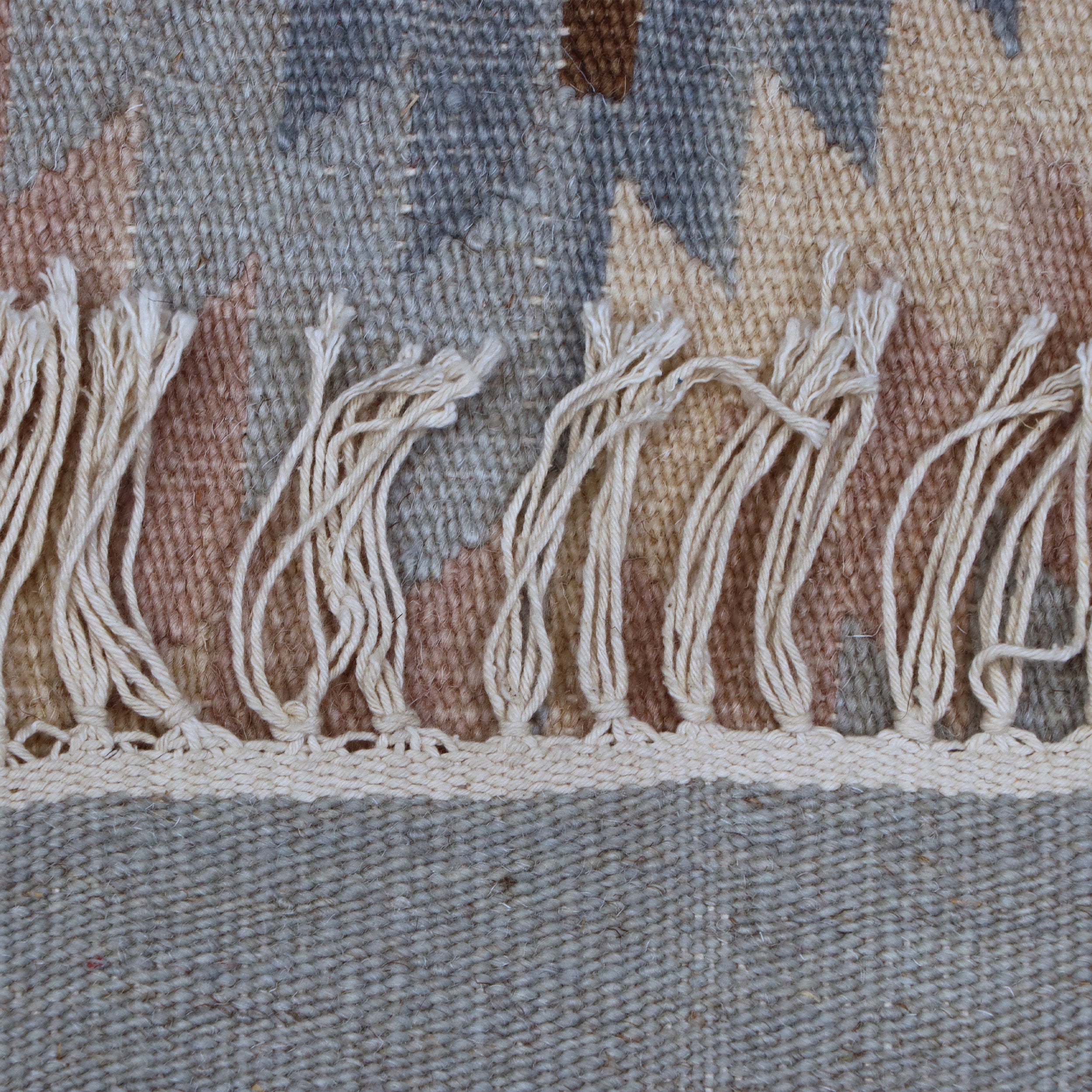 Blue & Beige Tribal Diamond Kilim Rug Design 150 × 200 cm