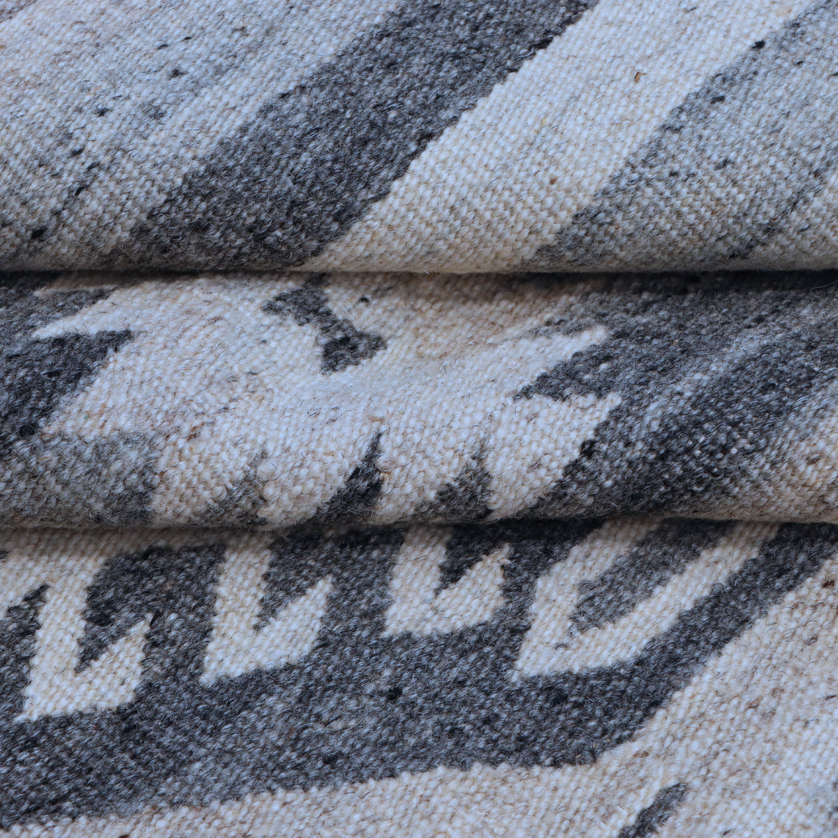 Grey & Ivory Tribal Geometric Medallion Kilim Rug Design 170 × 240 cm