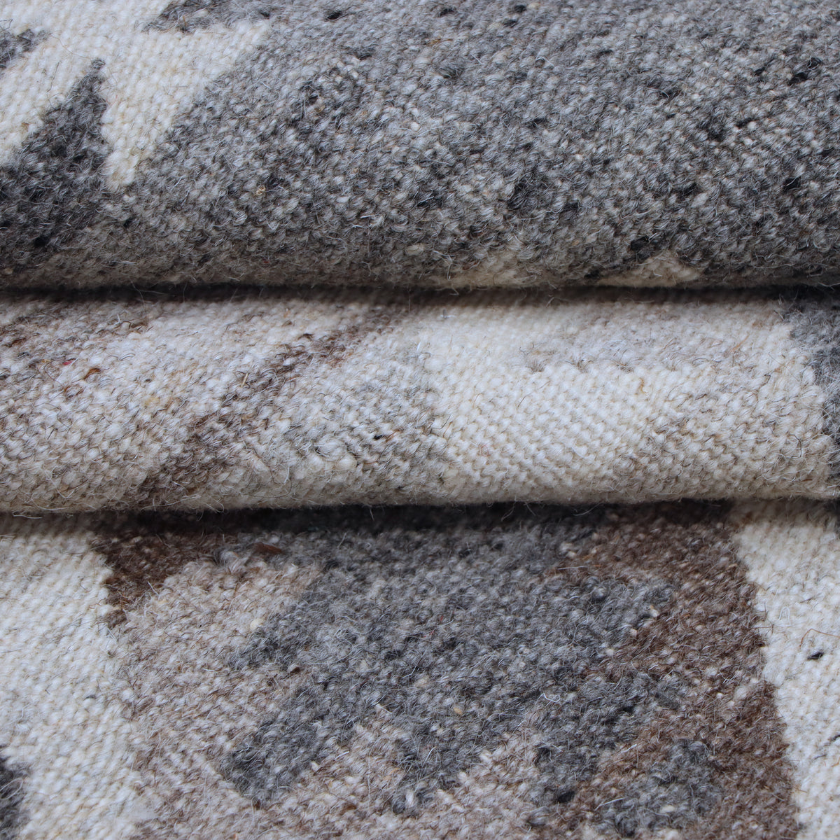 Grey & Ivory Tribal Geometric Kilim Rug Design 200 × 300 cm