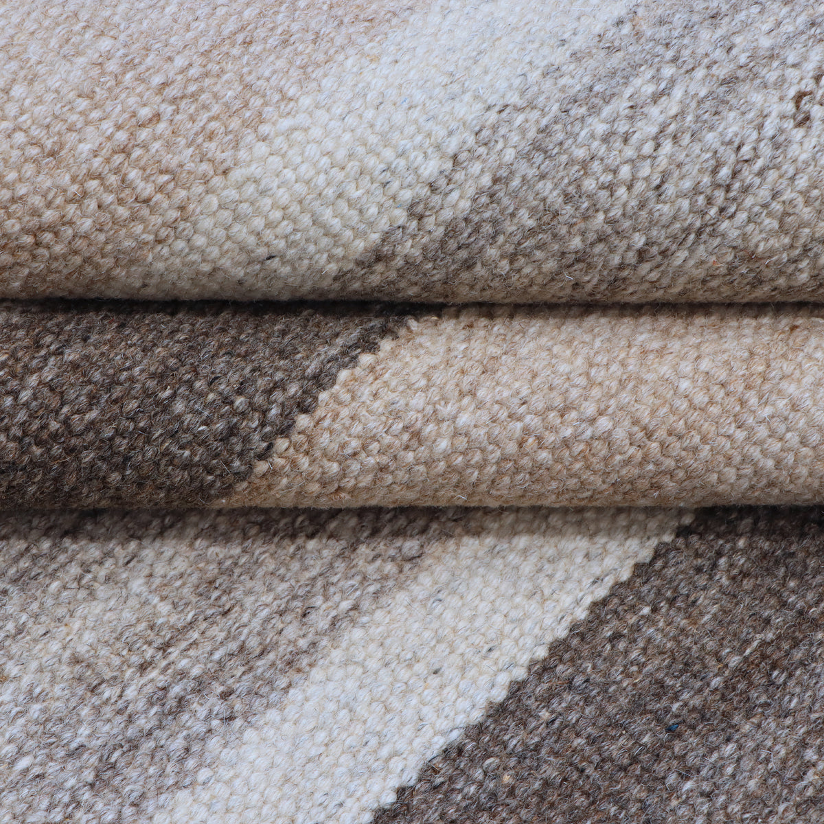 Grey & Ivory Striped Kilim Rug Design 174 × 234 cm