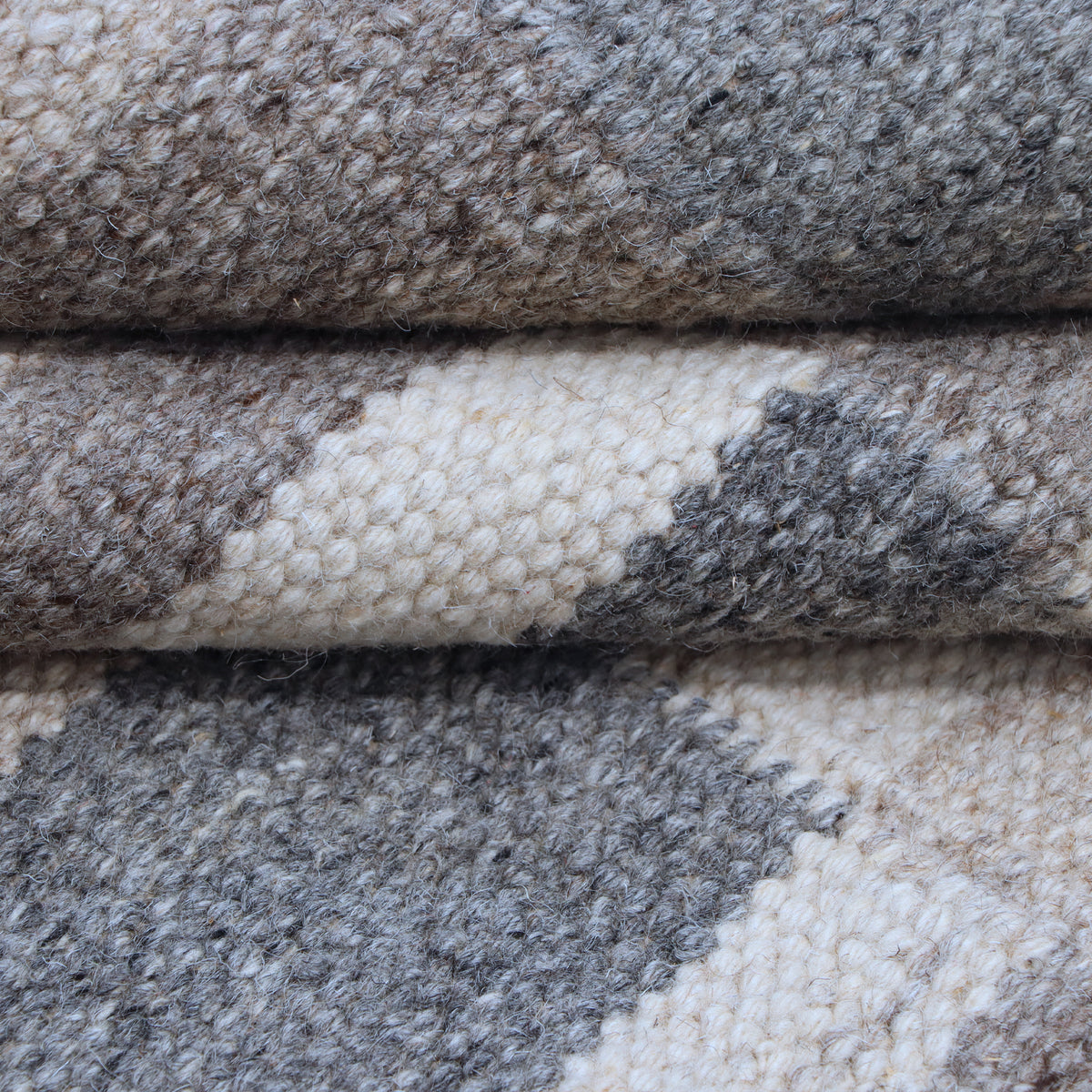 MODERN WOOLLEN KELIM RUG 203 × 291 cm