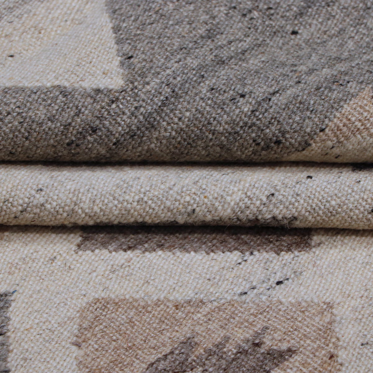 Grey & Beige Diamond Lattice Kilim Rug Design 200 × 300 cm