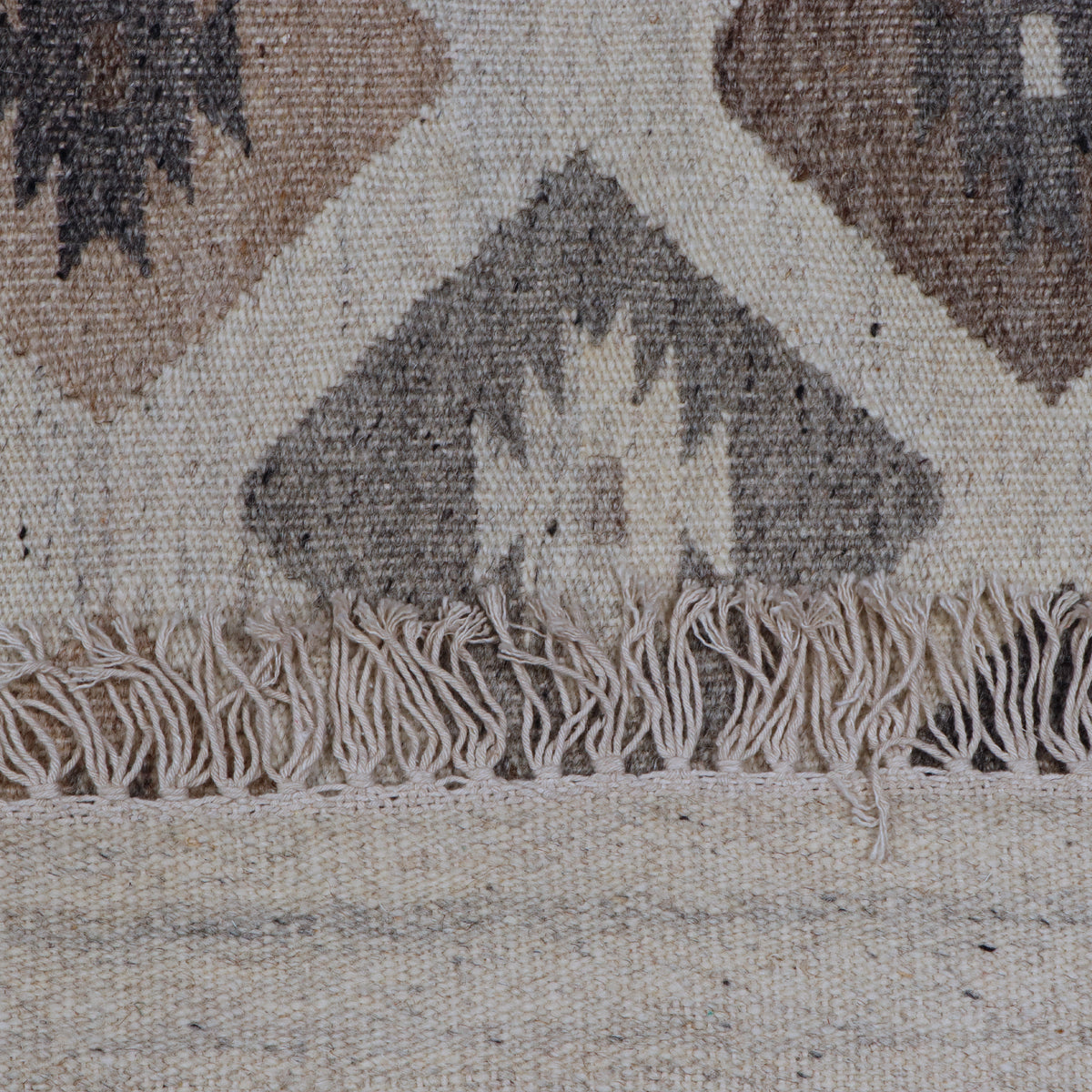 Grey & Beige Diamond Lattice Kilim Rug Design 200 × 300 cm