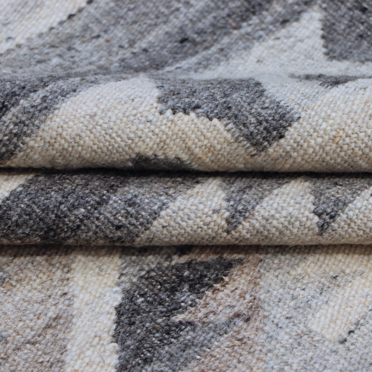 Grey & Ivory Tribal Geometric Kilim Rug Design 200 × 300 cm