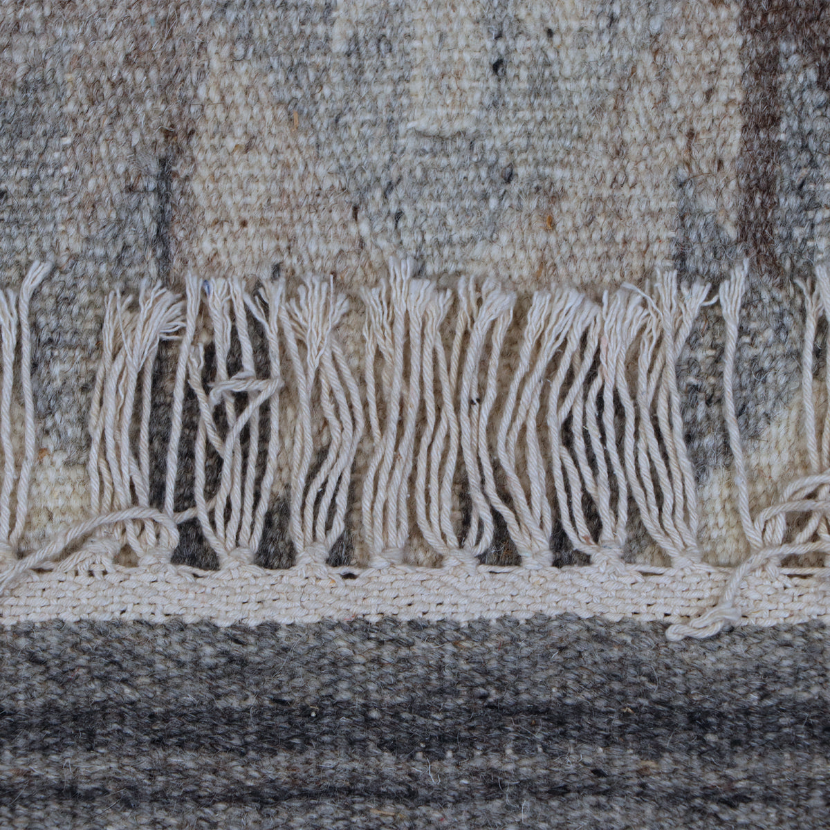Grey & Ivory Tribal Geometric Kilim Rug Design 200 × 300 cm