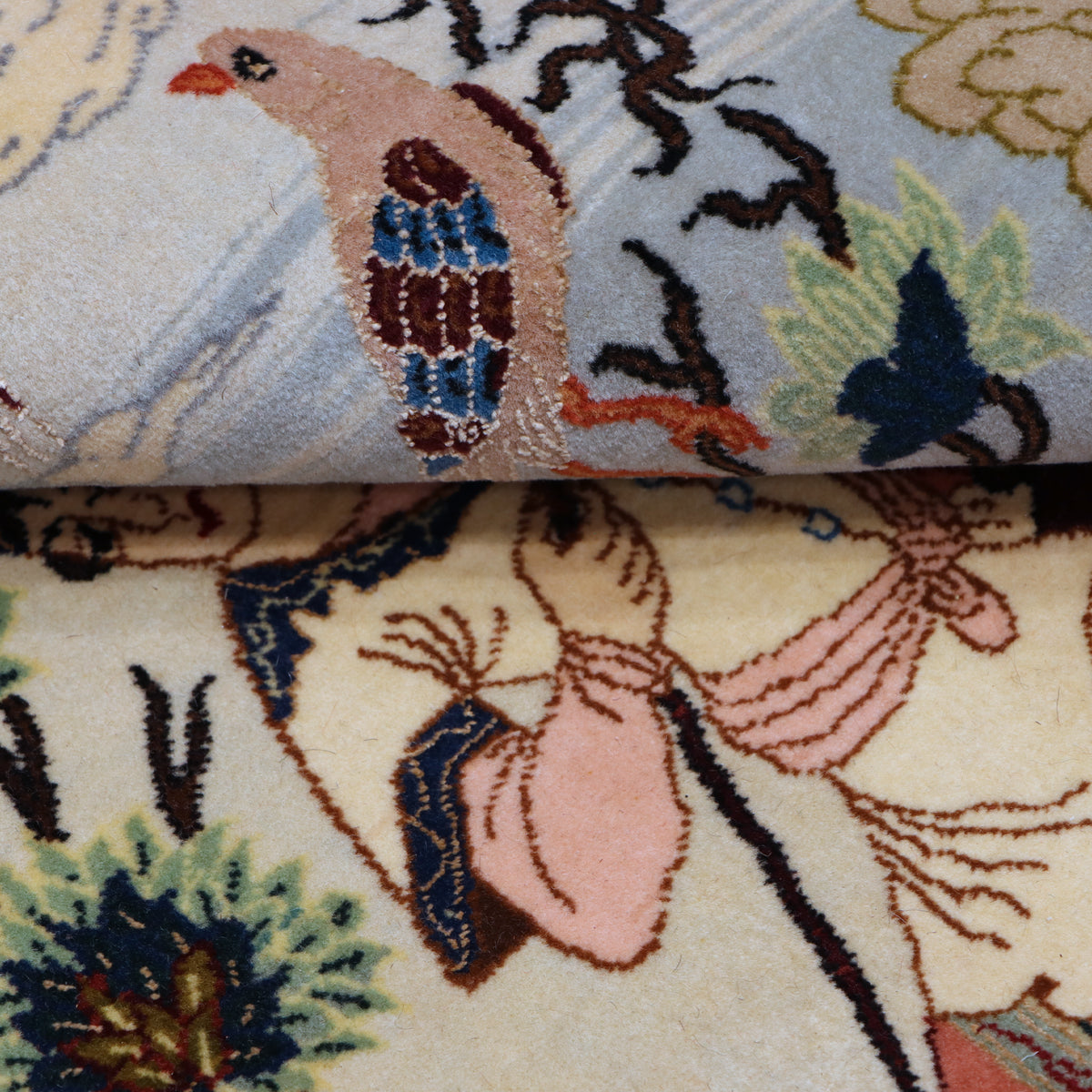 Antique Esfahan Rug 223 × 140 cm