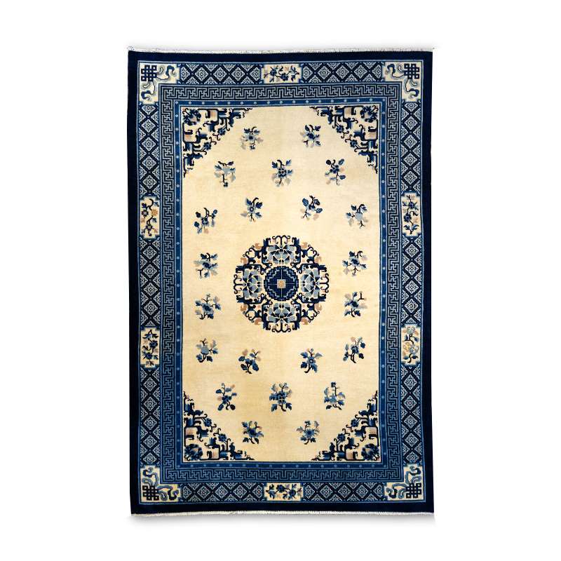 Chinese Rug 274 × 190 cm